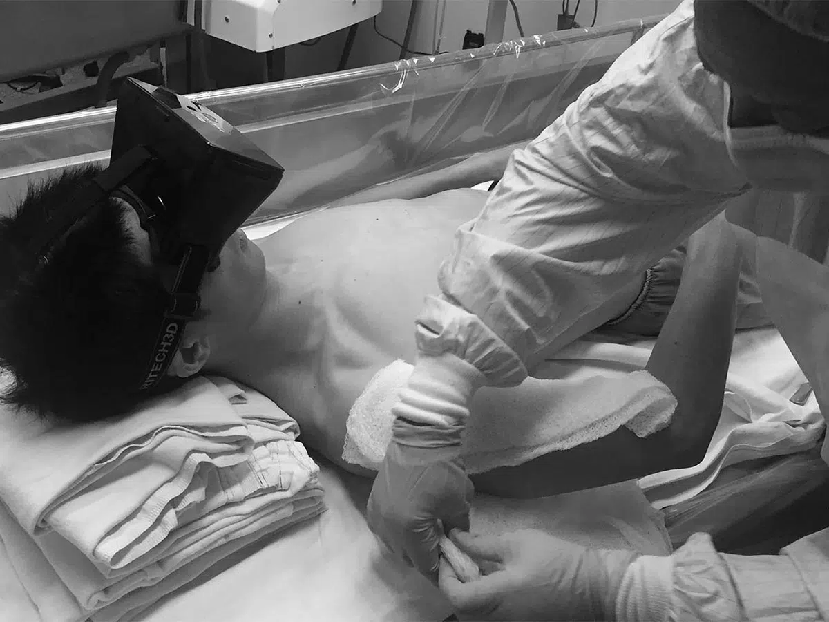 VRCare_43_bw
